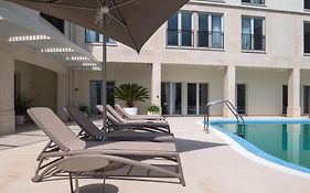 Superior Seaview Apt. With Pool